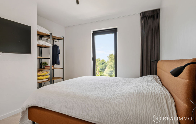 3746002420000028821